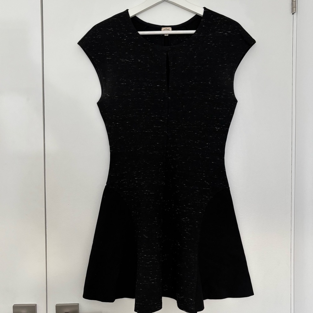 Elegant Wilfred Aritzia LBD Black Cap Sleeve Dress Size 6